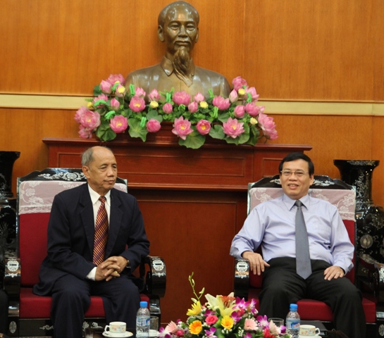 Vice Chairman of the Central Committee of Vietnam Fatherland Front receives a delegation from the Central Committee of Lao Front for National Construction